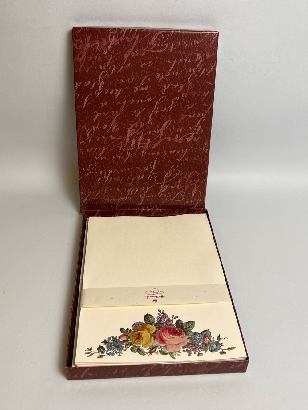 VTG Hallmark Stationary 27 Ivory Paper Sheets 13 Envelopes Floral Rose Bouquet